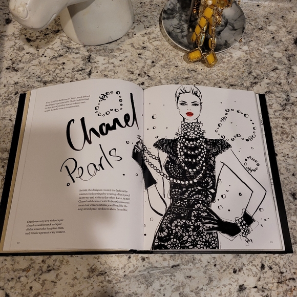 🫱 Coco Chanel Book - Picture 3 of 3